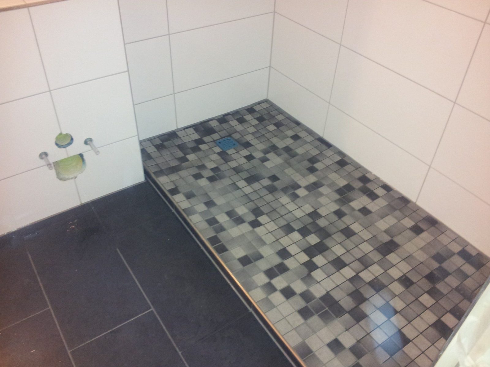 Sensationell Fliesen Mosaik Dusche Auf Andere Auf Download Mosaik von Mosaik Fliesen Dusche Boden Bild