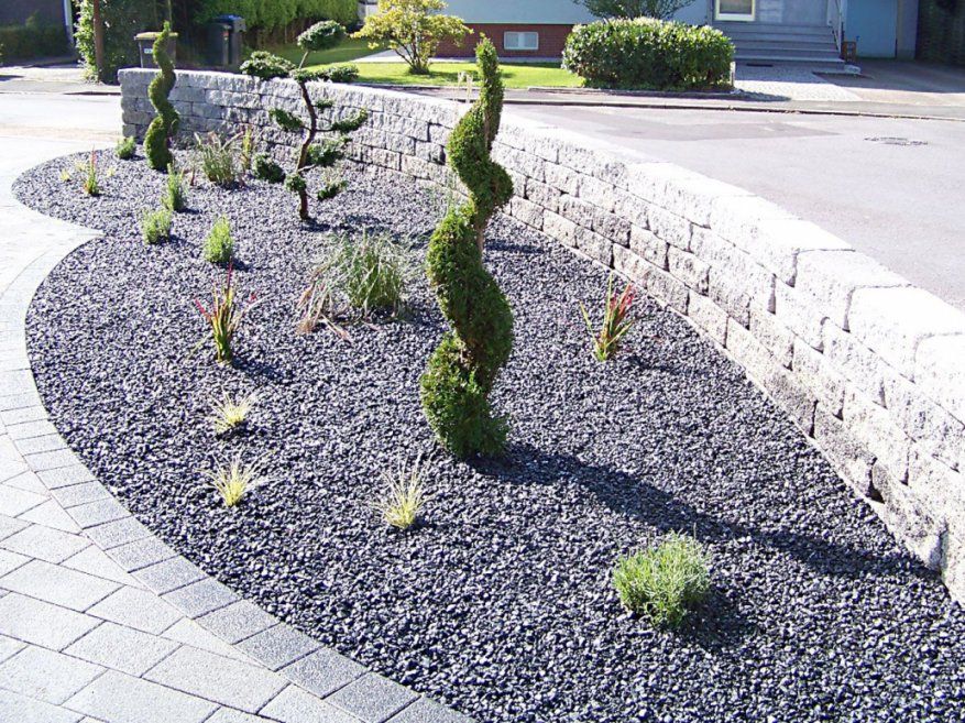 Spannende Gartengestaltung Mit Kies Und Steinen Beet Mit Kies von Garten Mit Steinen Gestalten Bild