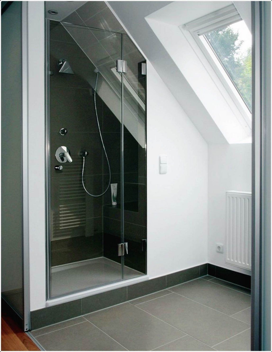 Badewanne Unter Dachschräge Duschen  Home Referenz von Dusche In Der Dachschräge Photo