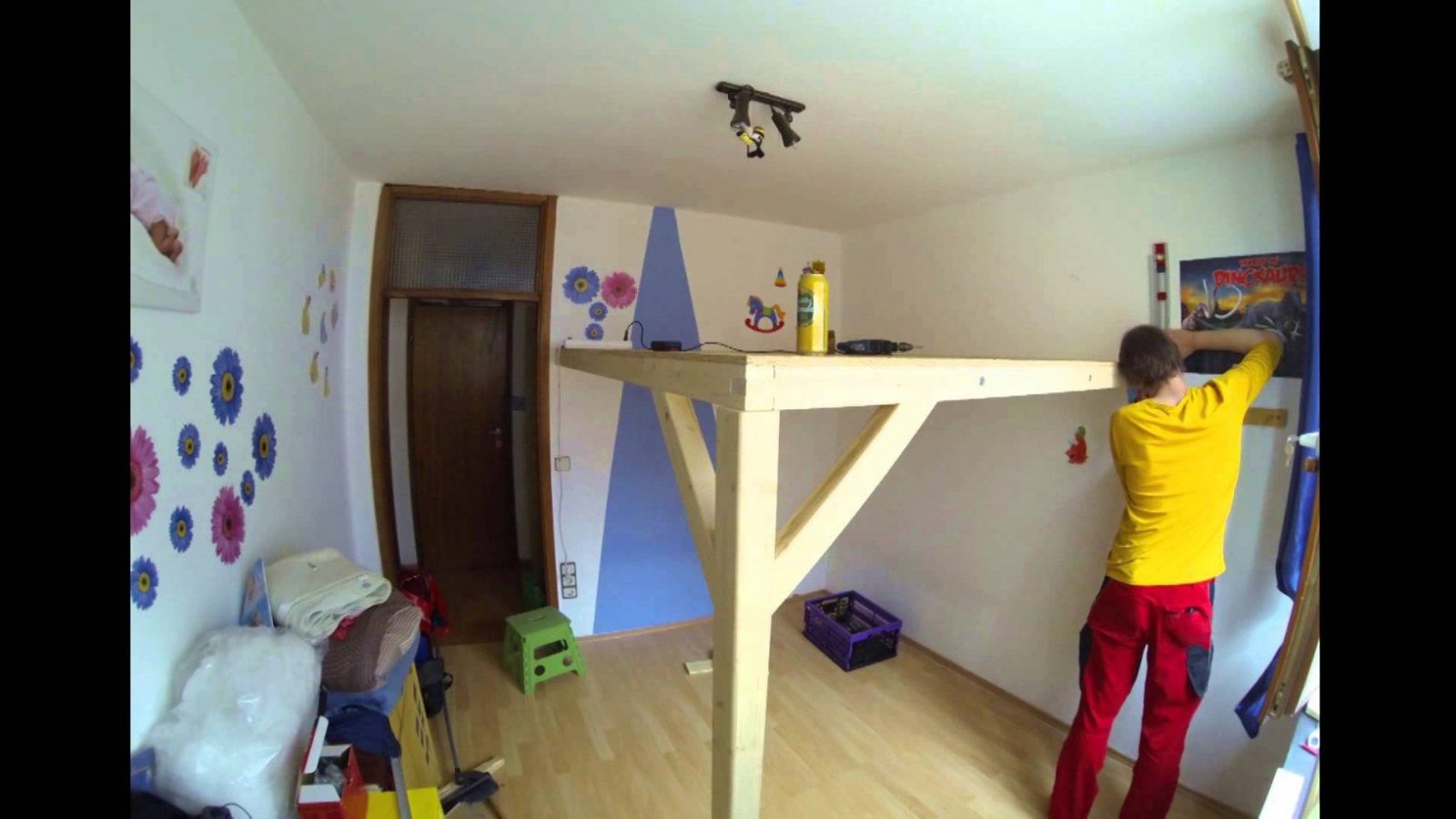 Bau Eines Hochbett Bei Einer Bekannten  Youtube von Hochbett Für Kinder Selber Bauen Bild
