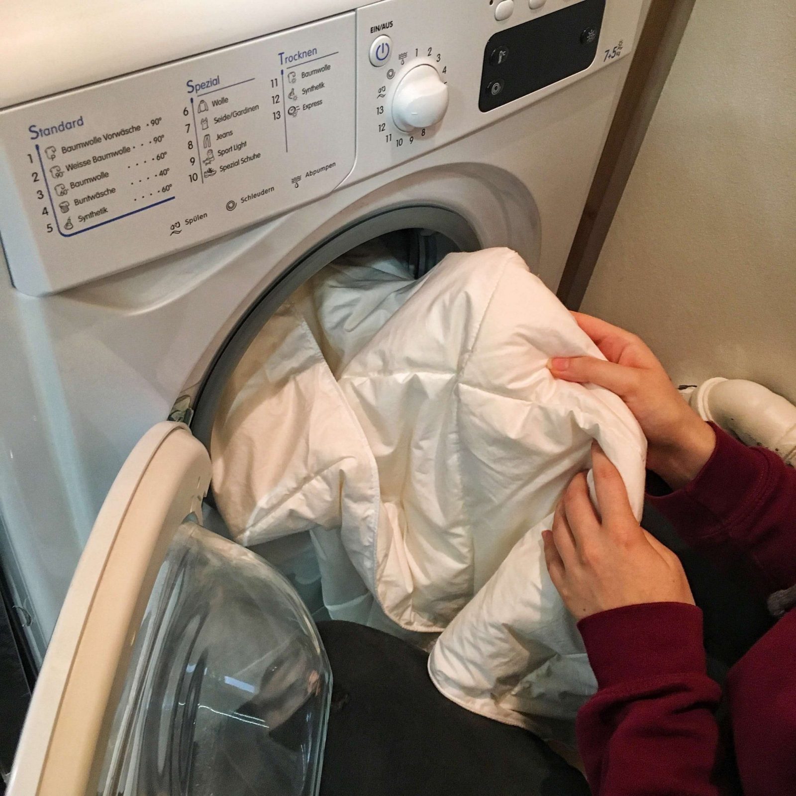 Bettdecke Waschen  Worauf Muss Man Achten ᐅ Dormando von Bei Wieviel Grad Wäscht Man Bettwäsche Bild
