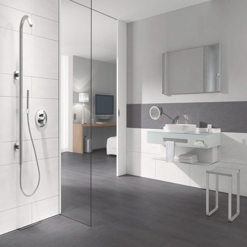 Fliesen Badezimmer Modern Wei  Design von Bad Grau Weiß Gefliest Bild