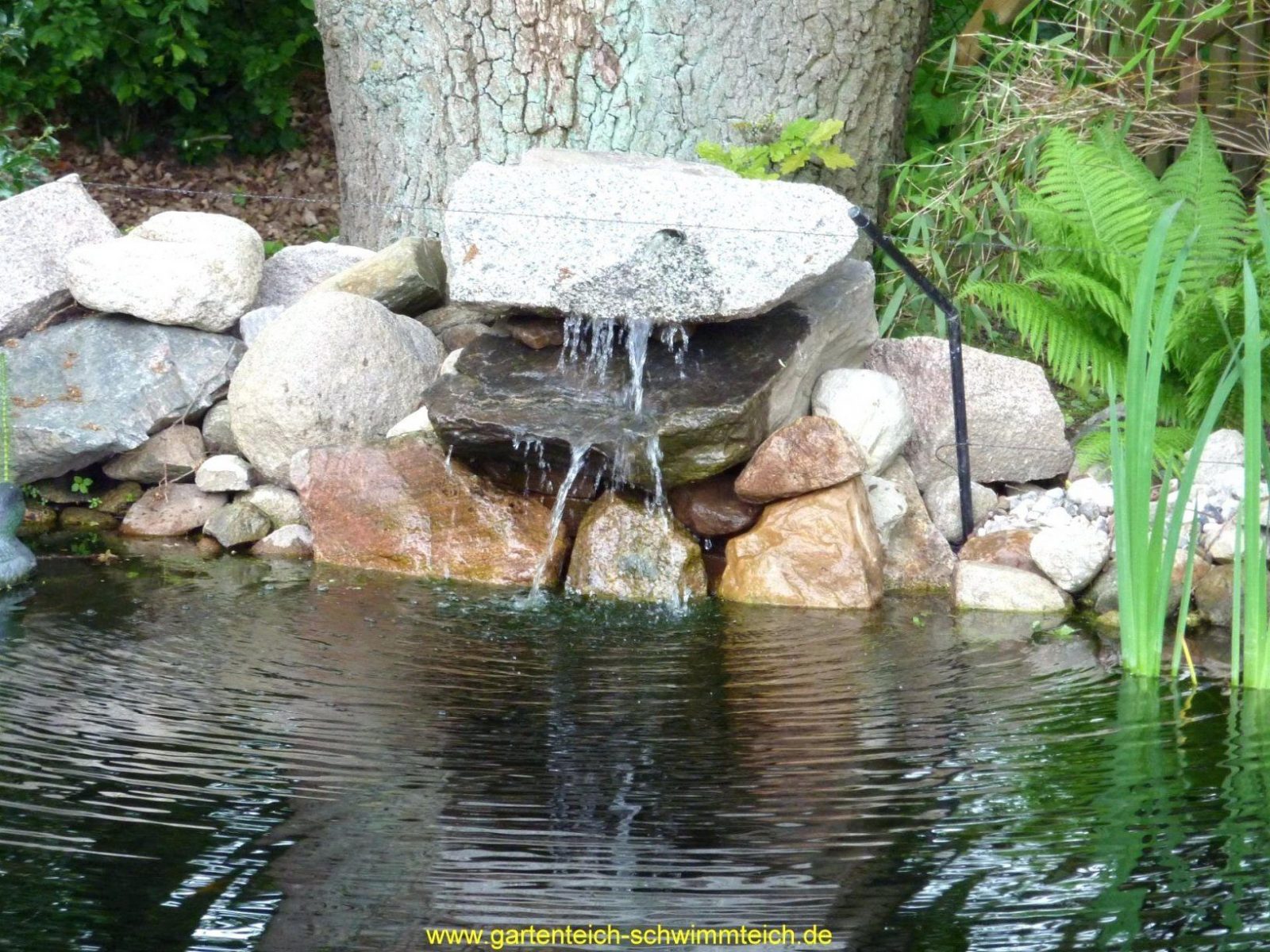 Garten Wasserfall Selber Bauen Bachlauf Fr Gartenteich Einfach Teich von Mauer Wasserfall Selber Bauen Bild