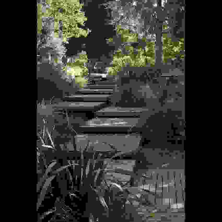 Gartentreppe Selber Bauen Holz Trittplatten Gartenweg Stufen Ist von Gartentreppe Selber Bauen Anleitung Bild