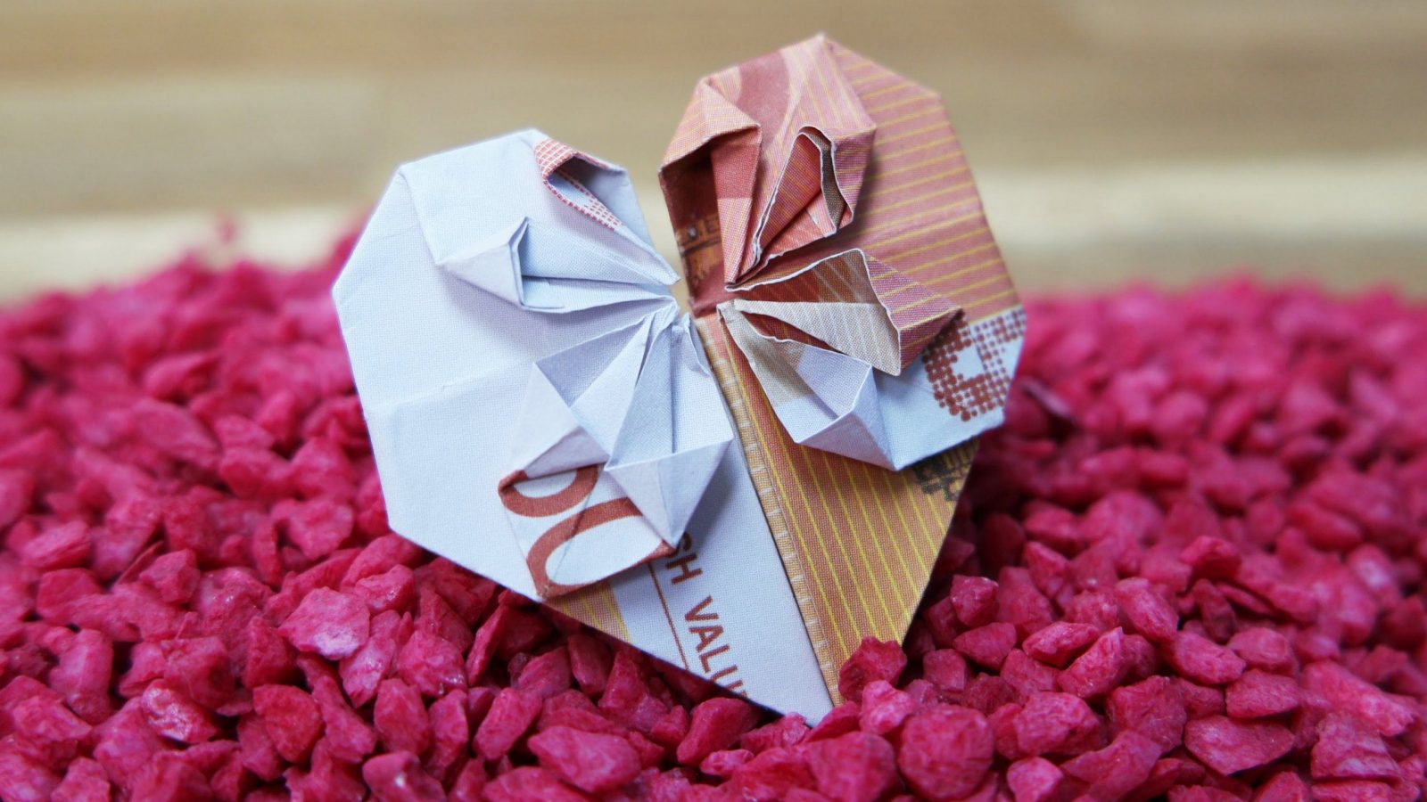 Geldscheine Falten Herz ❤ Origami Geldgeschenk Zur Hochzeit  Youtube von Geldschein Zum Herz Falten Bild