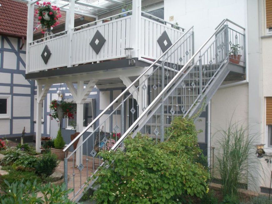 Gitterrosten Gitterroste Verzinkte Gitterroste Stahltreppen von Treppe Vom Balkon In Den Garten Photo