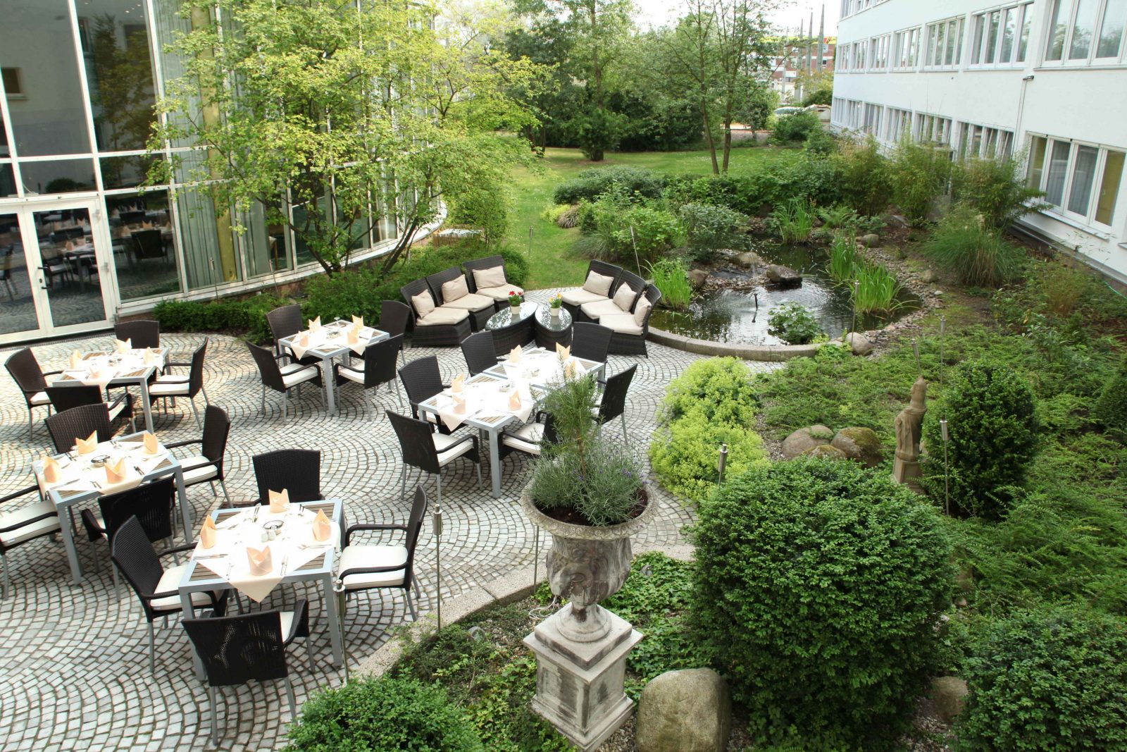 Hotel Hannover  Wyndham Hotel Hannover Atrium von Garten Zu Verschenken Hannover Bild