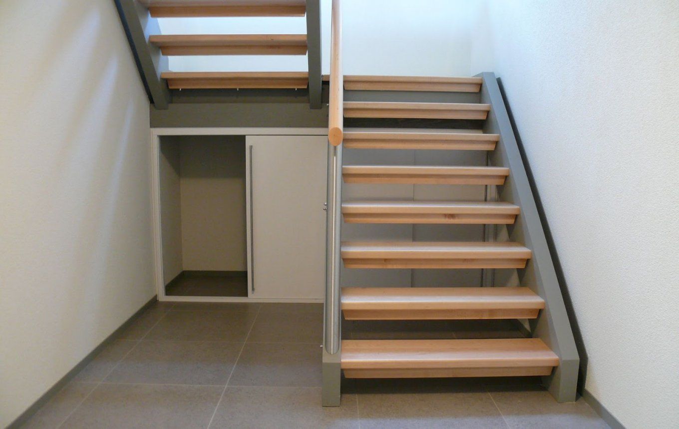 Kleiderschrank Unter Der Treppe von Schrank Unter Treppe Kaufen Photo