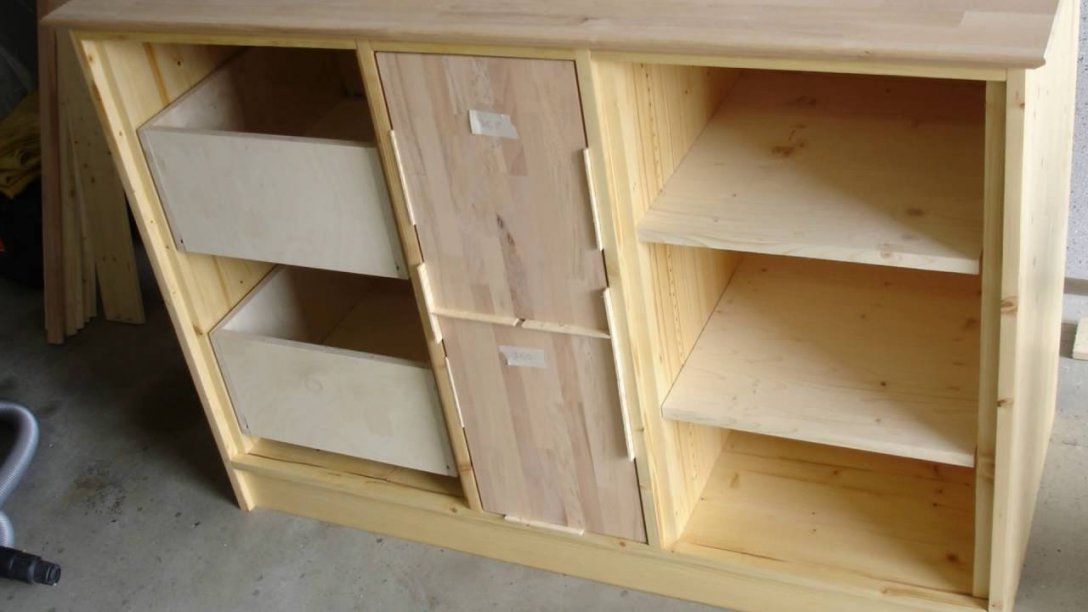 Küchen Schrank Aus Holz Selber Bauen  Youtube von Schiebetüren Regal Selber Bauen Bild