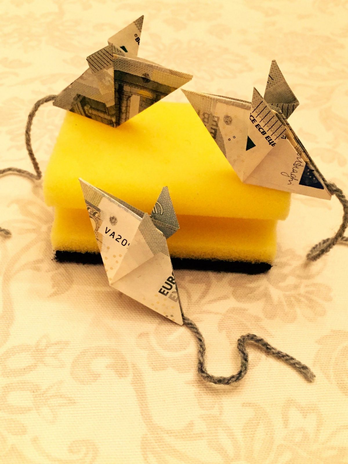 Maus Falten  Geld Falten  Geldgeschenk  Origami Geschenke  Youtube von Maus Aus Geldschein Falten Bild