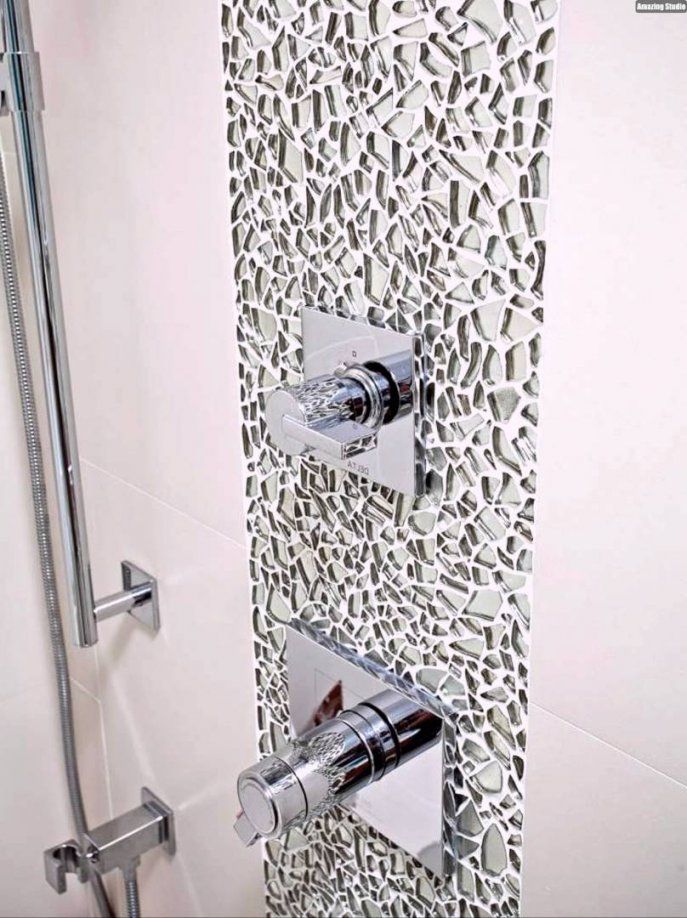 Mosaik Fliesen Badezimmer Glas Stuecken Scherben Armatur Dusche von Mosaik Fliesen Bad Bilder Photo