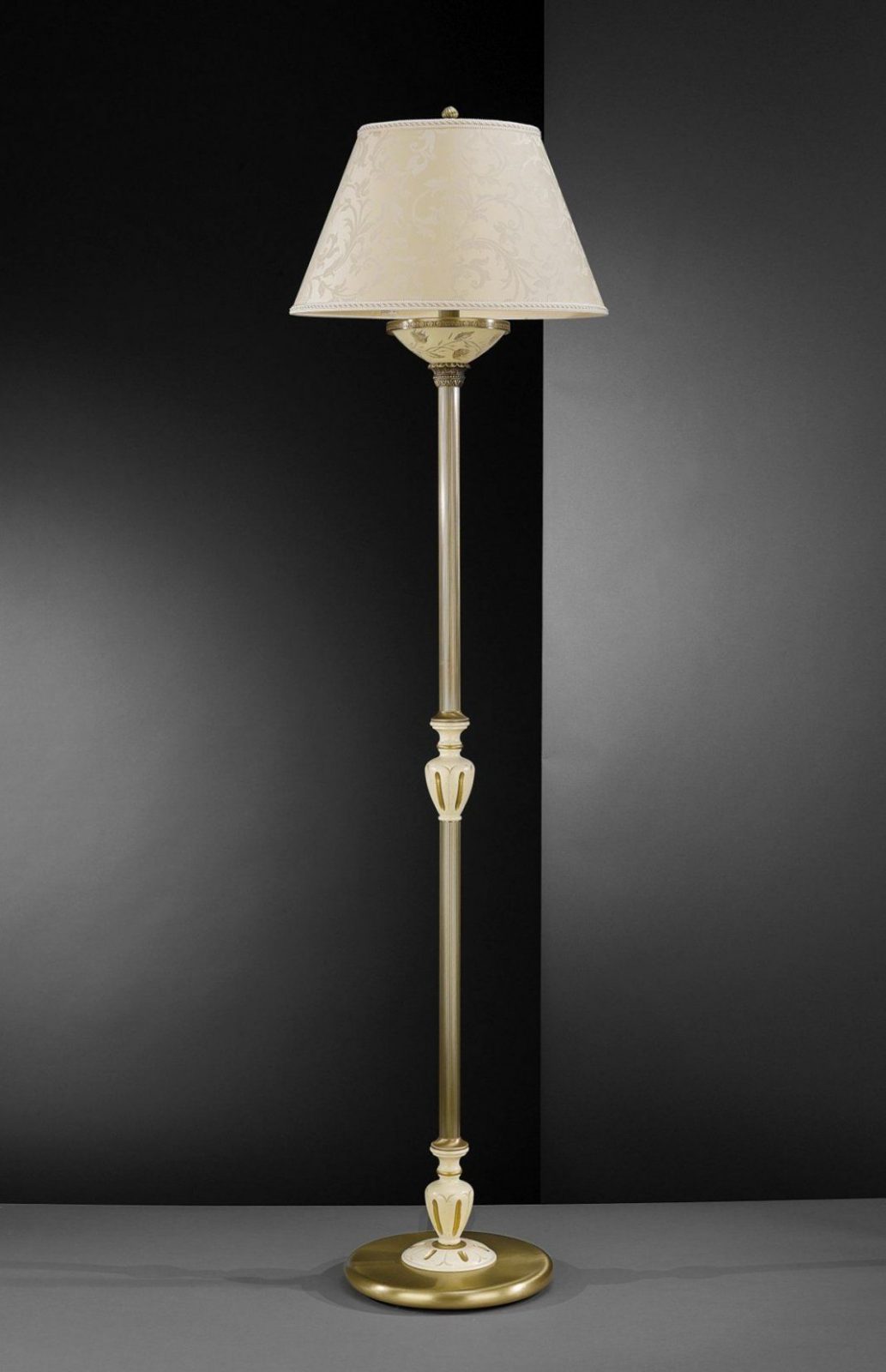 Stehlampe Aus Messing Holz Und Creme Glas Mit Lampenschirm von Glas Lampenschirm Für Stehlampe Bild