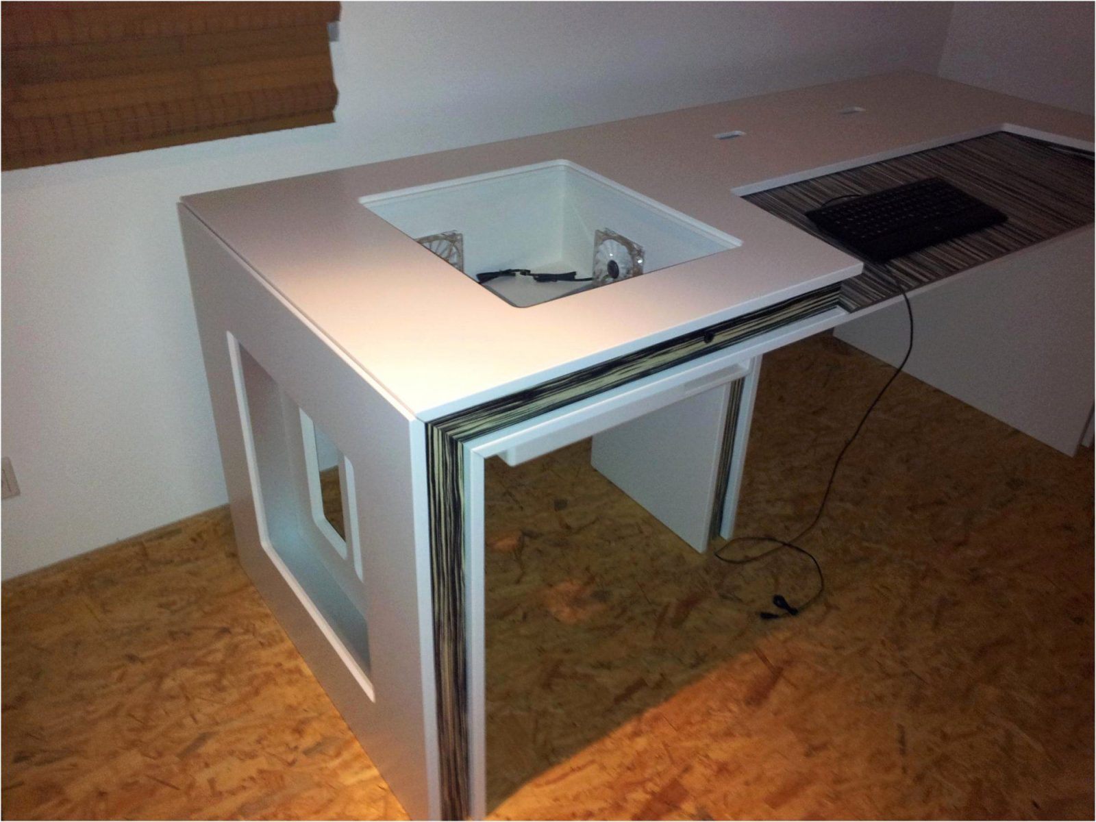 Tisch Selber Bauen Elegant Avec Schreibtisch Selbst Gebaut Et Tisch von Gaming Tisch Selber Bauen Bild