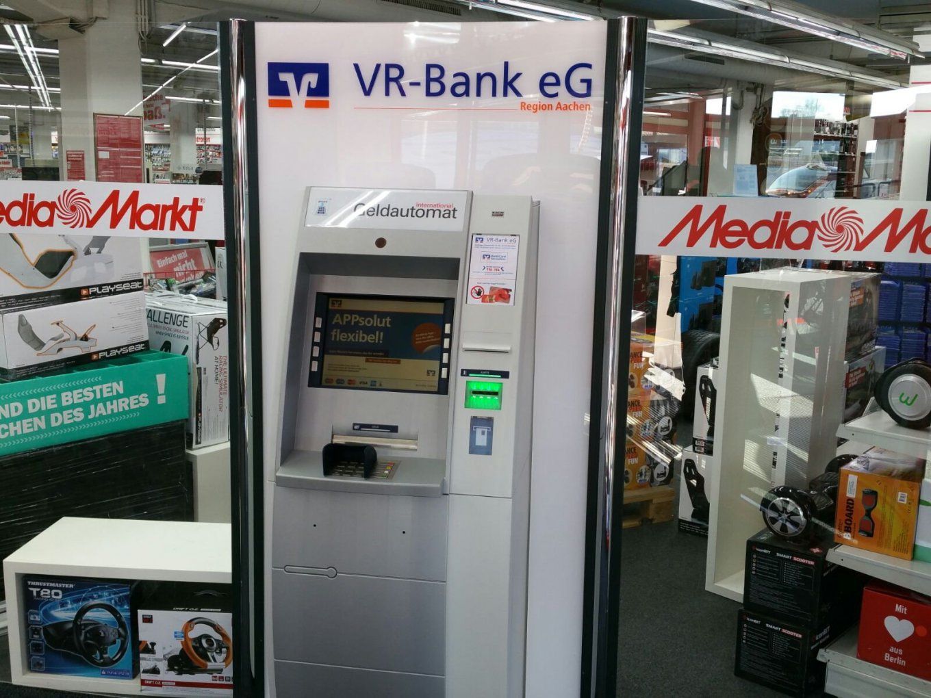 Vrbank Eg  Region Aachen Geldautomat Im Media Markt  Banken von Vr Bank Eg Region Aachen Hauptstelle Würselen Bild