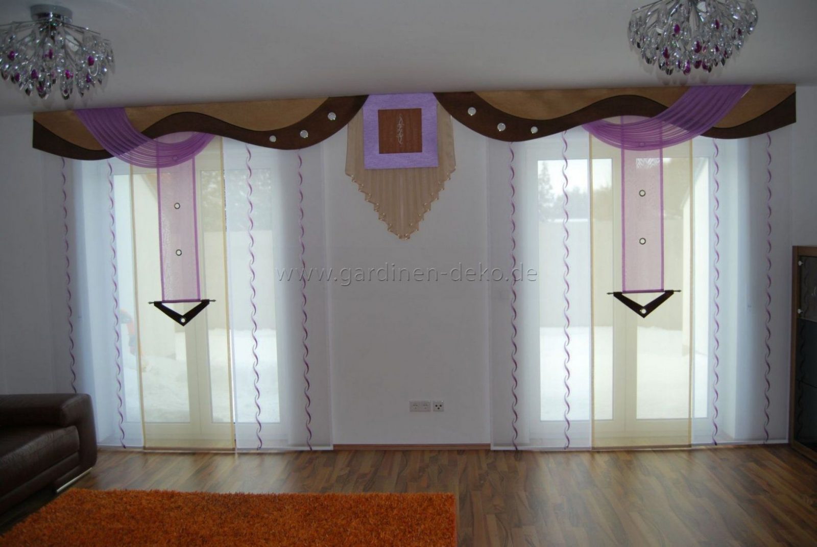 Wohnzimmer Schiebevorhang In Lilabeige Mit Braunen Bogen von Gardinen Muster Für Wohnzimmer Bild
